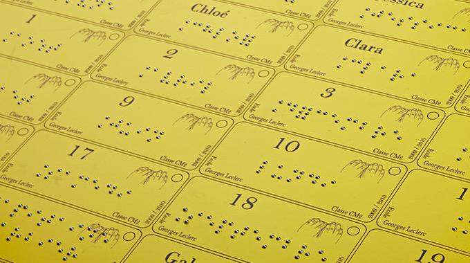 Gravographellas-Γραφή Braille σε σήματα